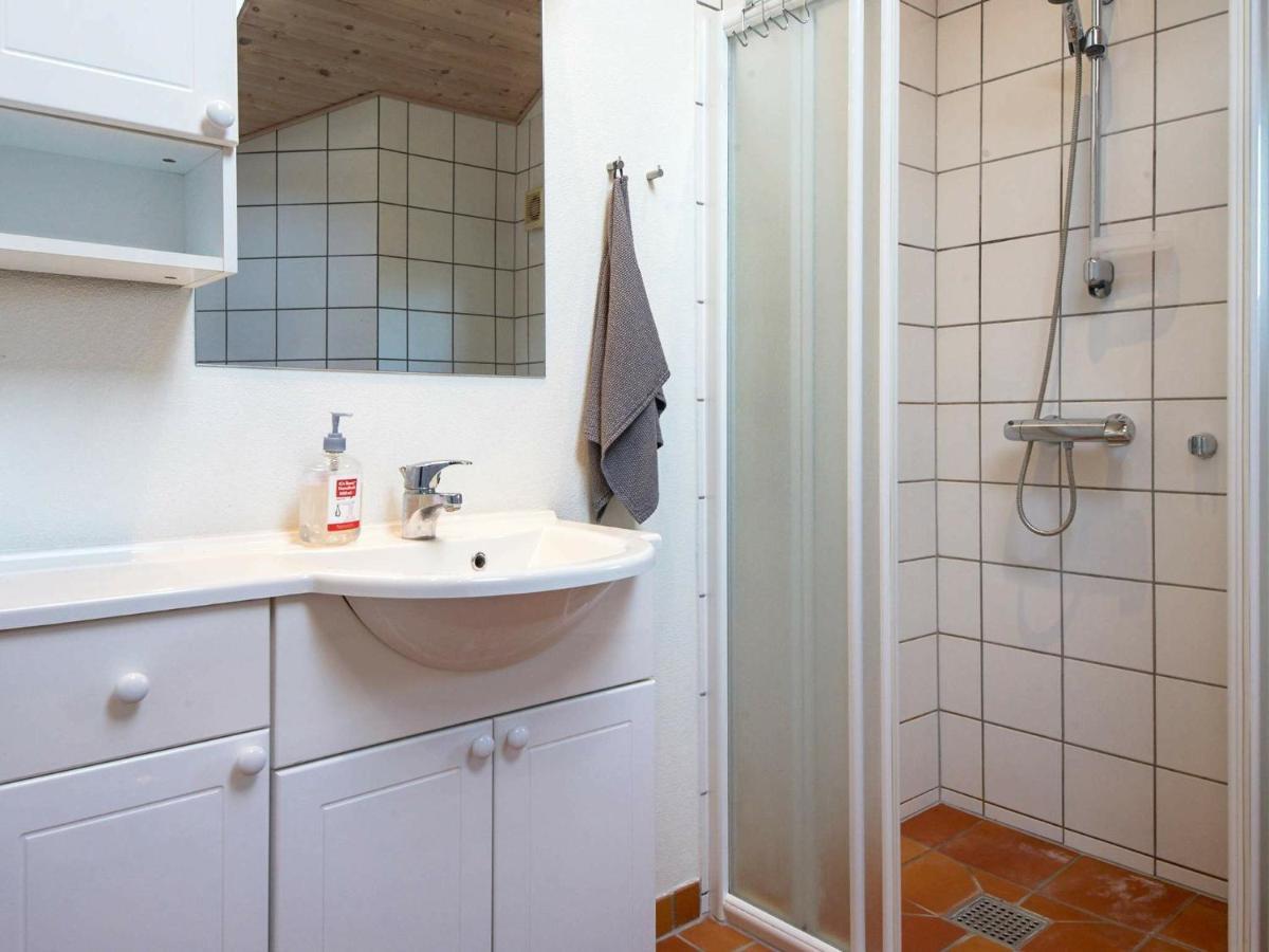 6 Person Holiday Home In Allinge 外观 照片