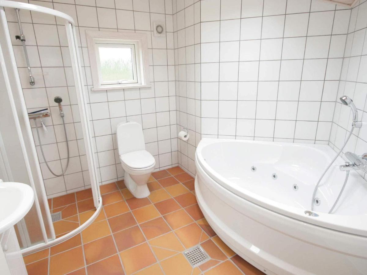6 Person Holiday Home In Allinge 外观 照片
